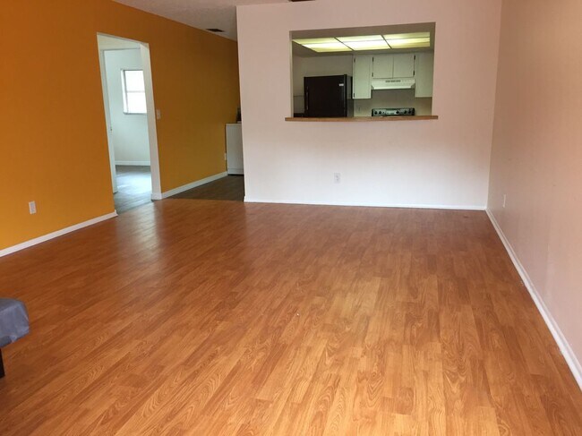 Foto del edificio - 3175 Phoenix Ave