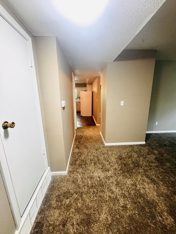 Foto del edificio - 1413 W Maple Ave