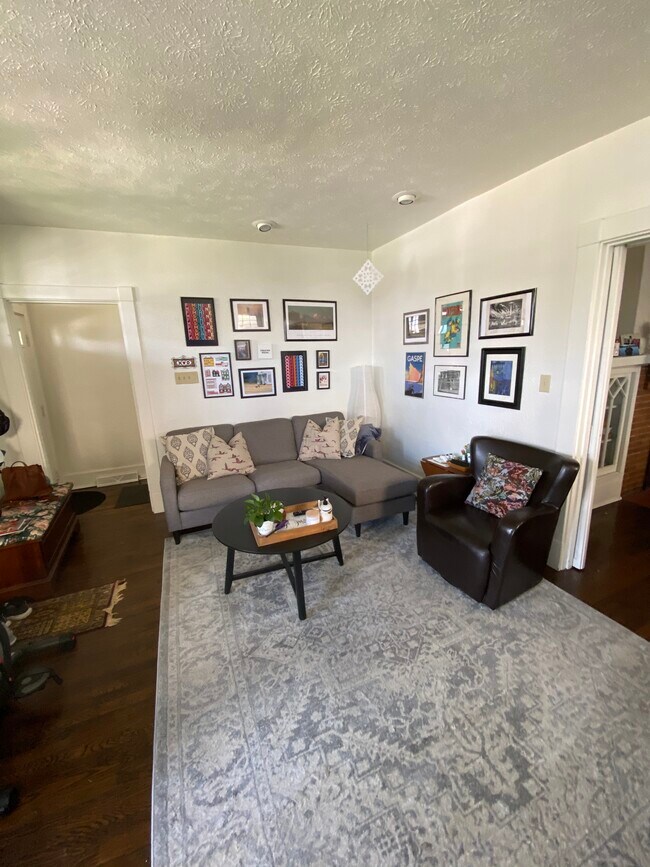 Foto del edificio - 2956 Espy Ave