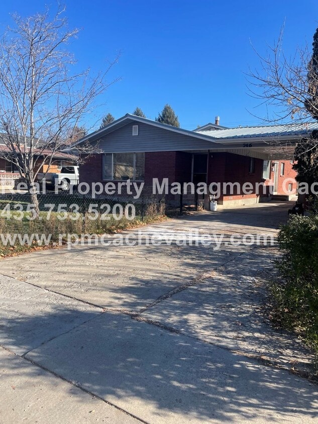 746 N 100 W Unit 746 N 100 W upstairs, Logan, UT 84321 Room for Rent