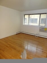 Building Photo - 5909 N Kenmore Ave
