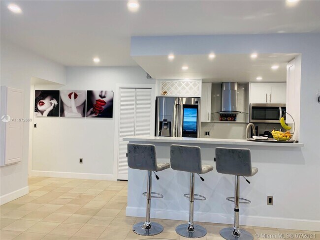 Building Photo - 900 SW 84th Ave