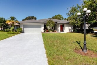 Building Photo - 2343 SW Spoonbill Dr