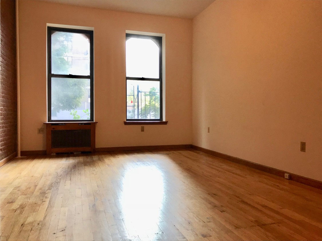 Primary Photo - 492 Columbus Ave