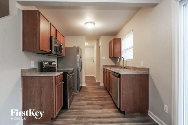 Building Photo - 1429 Bluestem Dr