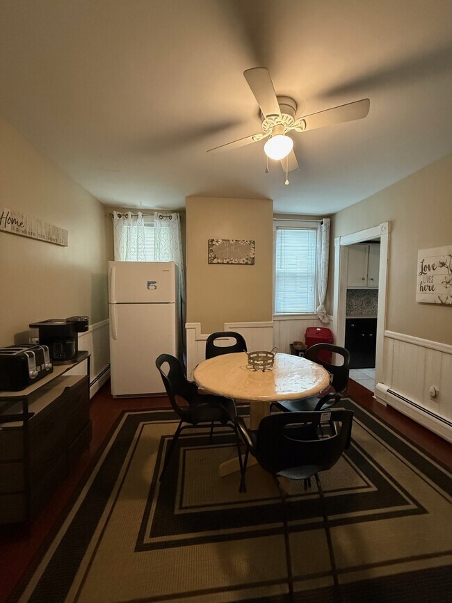 Área de comedor - 75 Mill St