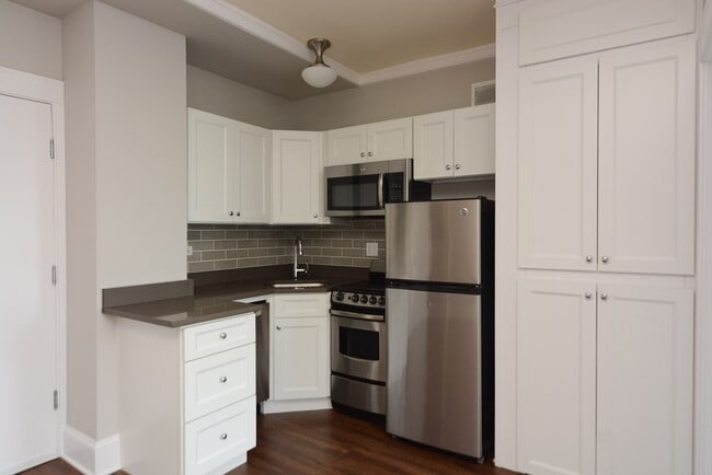 Building Photo - 817 W Lakeside Pl