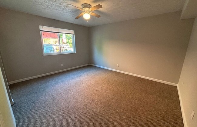 Building Photo - 525 Lowell Ave