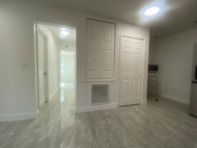 Foto del edificio - 1501 Loring St