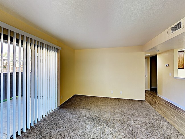 Building Photo - 4930 College Oak Dr