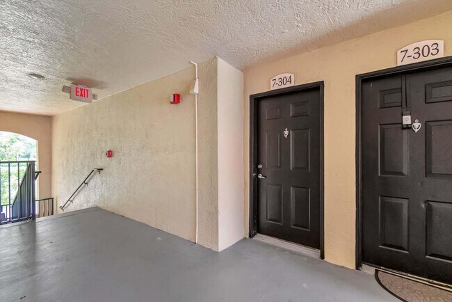 Building Photo - 15065 Michelangelo Blvd