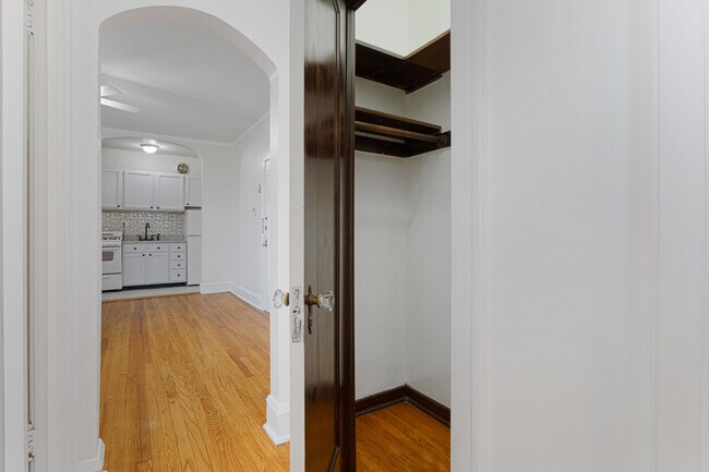 Foto del edificio - 2342 N Spaulding Ave