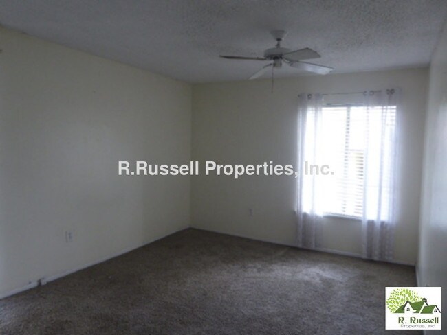Building Photo - 572 Orange Dr