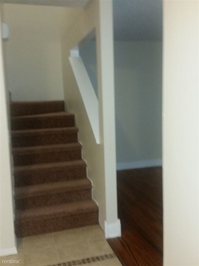 Building Photo - 240 Jamil Rd