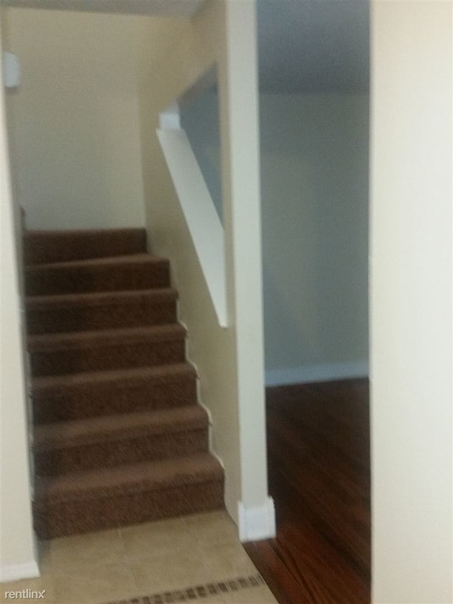 Building Photo - 240 Jamil Rd