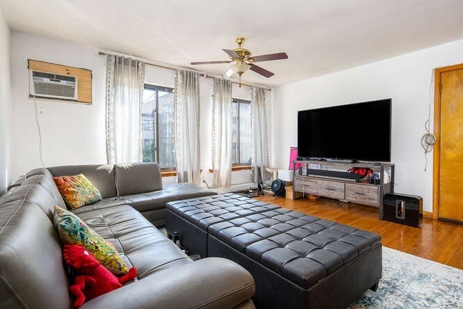 Foto principal - 221 Roosevelt St