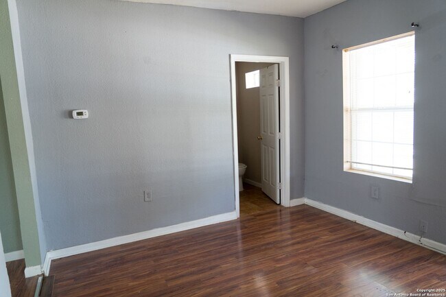 Foto del edificio - Super Cute 2Bed/1Bath Home for Lease! Available NOW!