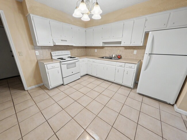 Foto del edificio - 1007 Winton Ave