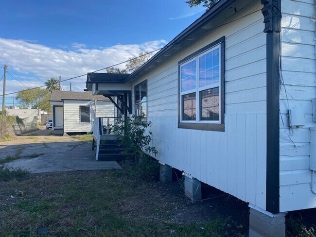 Foto del edificio - BEAUTIFUL REMODELED 3 BEDROOM LEASE HOME CLOSE TO DOWNTOWN HOUSTON