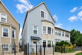 Building Photo - 2909 N Ridgeway Ave