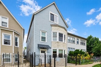 Building Photo - 2909 N Ridgeway Ave