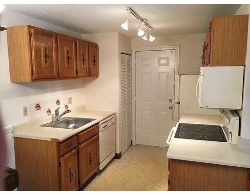 Building Photo - 24 Walden Dr