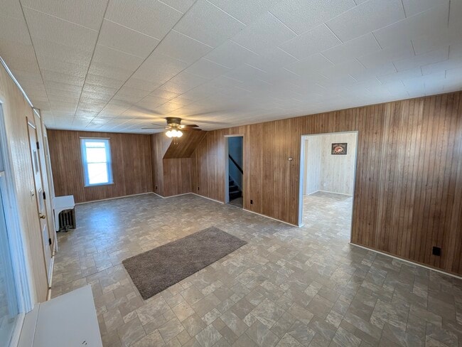 Living Room - 123 E North St