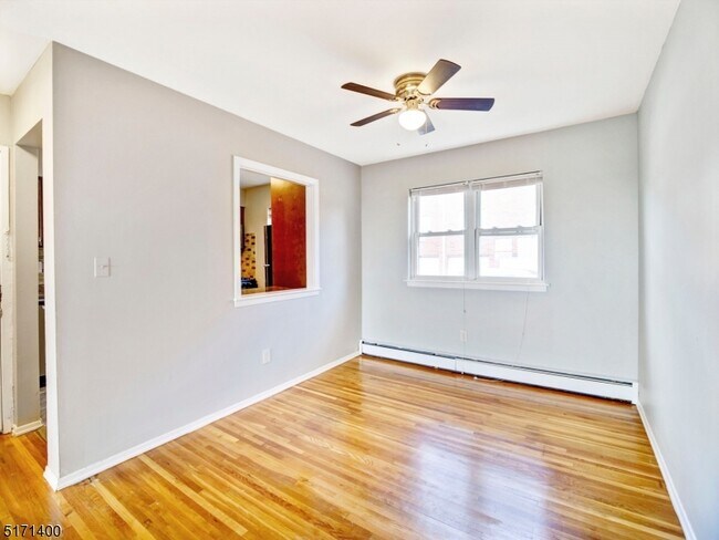 Foto del edificio - 2467 NJ-10