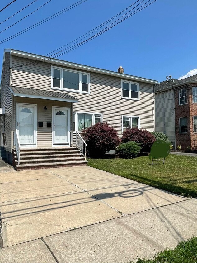 Primary Photo - 705 Hudson Ave