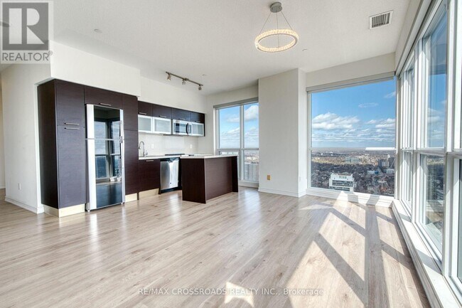 Photo du bâtiment - 386-4386 Yonge St