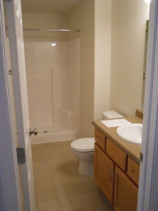 Building Photo - 3 Bed 3 Bath Twin Home