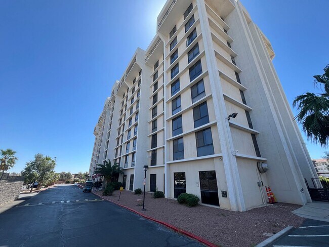 Foto del edificio - 2 Bedroom Condo at the Wimbledon Tennis Club Community