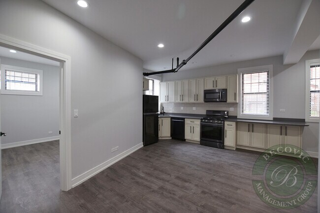 Foto del edificio - 6105 N Winthrop Ave