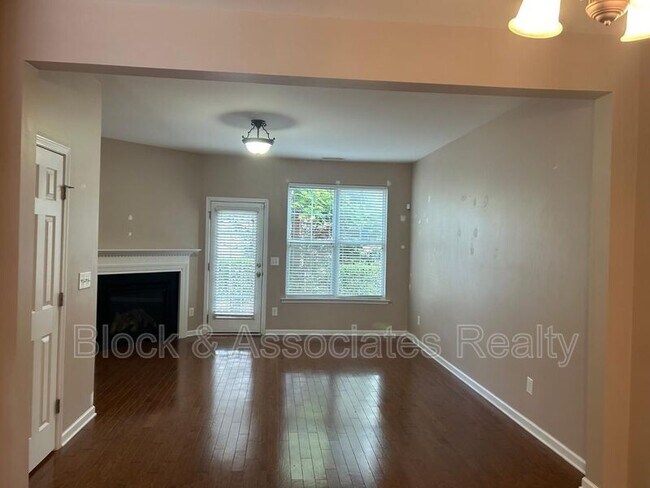 Foto del edificio - 6621 Clarksburg Pl