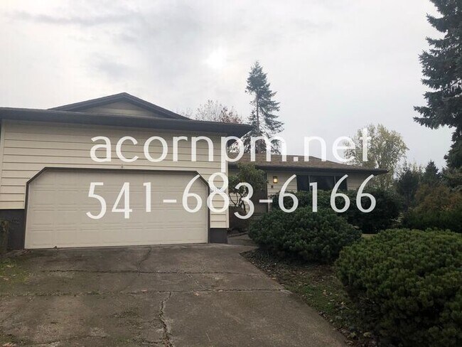 Building Photo - 10990 SW Mira Ct