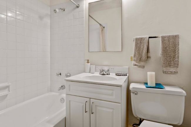 Foto del edificio - 1350 N Ritchie Ct