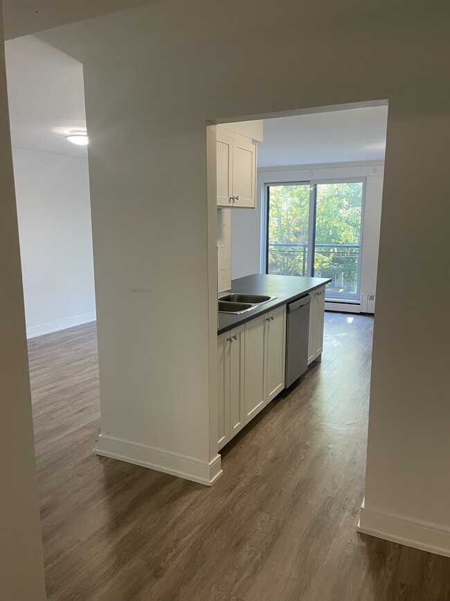 Building Photo - Renovated 1 bed 1 bath unit in Burlington