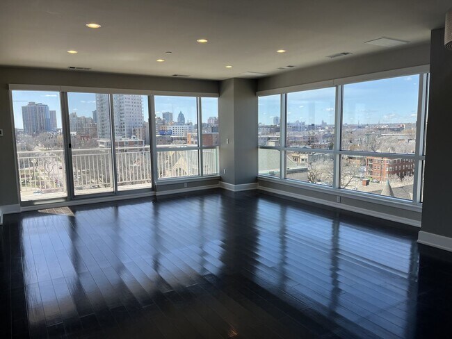 Foto del edificio - Spectacular 3 Bedroom Condo for Rent