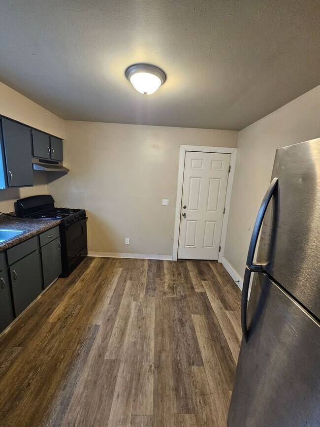 Foto del edificio - 10444-10446 W Jonen St. (Duplex)