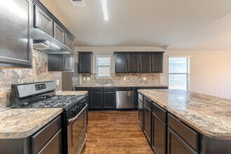 Building Photo - 2007 Naplechase Crest Dr