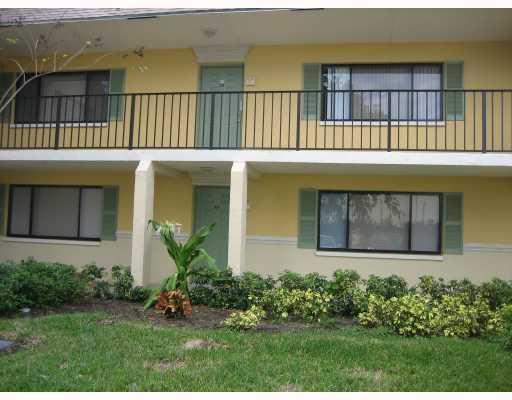 Photo - 709 Meadows Circle, Boynton Beach, FL 33436 - 2 BR 2 BA condo