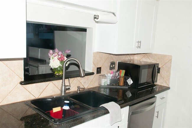 Foto del edificio - 16711 Royal Mile Ln