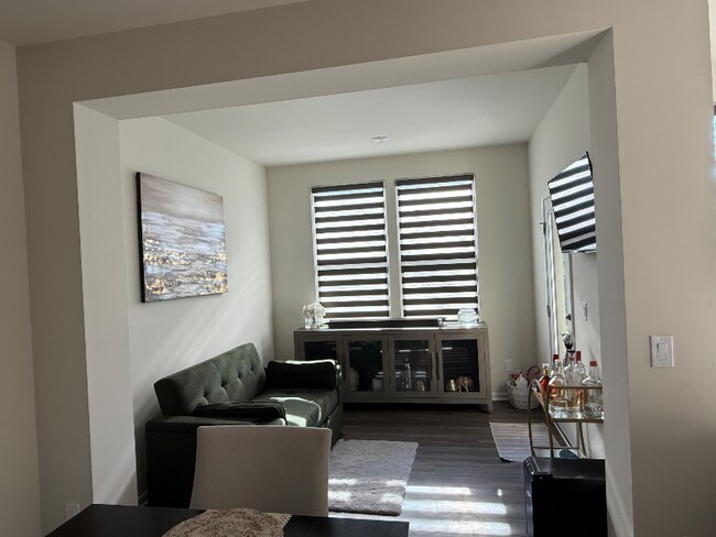 Foto del edificio - 421 Addison Cir