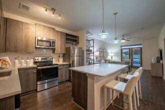 Eat-In Kitchen with Breakfast Bar - Ballpark Apartments @ Town Madison