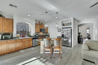 Building Photo - 10167 Bishops Peak Ct
