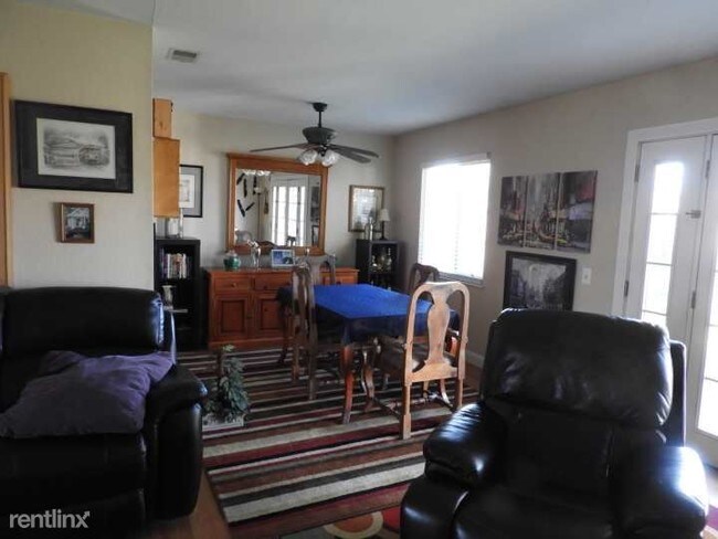 Building Photo - 3 br, 2 bath House - 5425 tiburon way