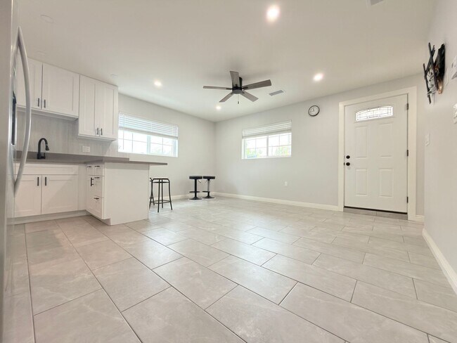 Foto del edificio - 6713 Goodland Ave