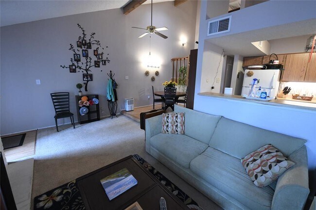 Gran sala de estar - 13443 Garden Grv