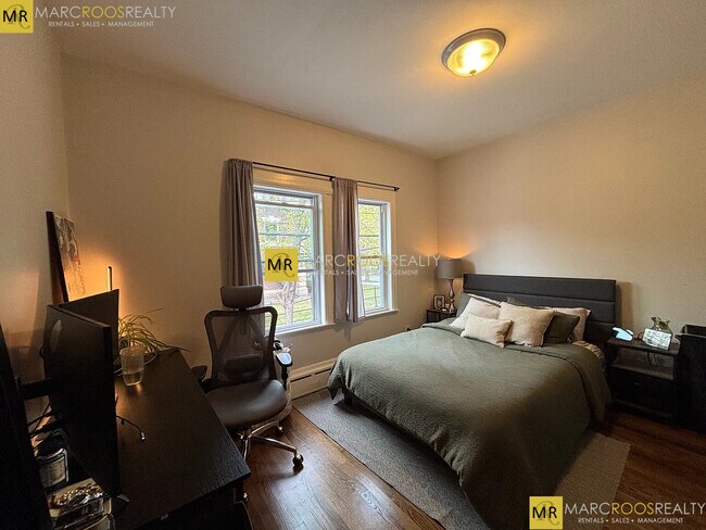 Foto del edificio - 1712 Beacon St