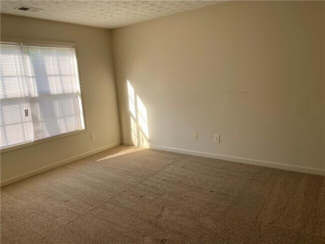 Building Photo - 1185 Cedar Brook Dr NE